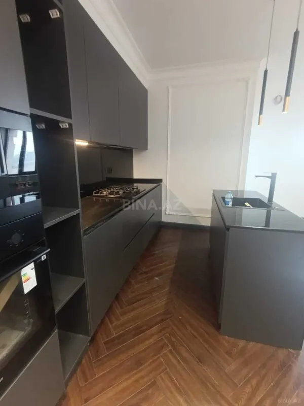 Satılır 3 otaqlı mənzil 142 m²