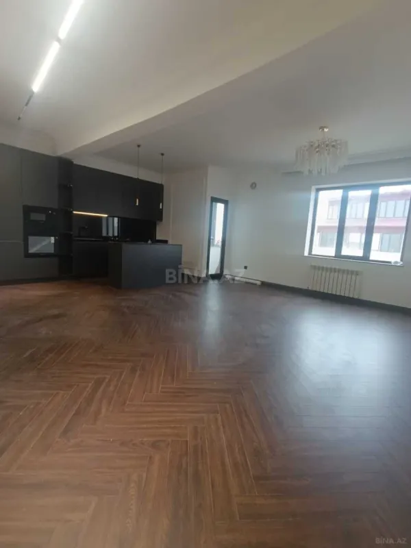 Satılır 3 otaqlı mənzil 142 m²