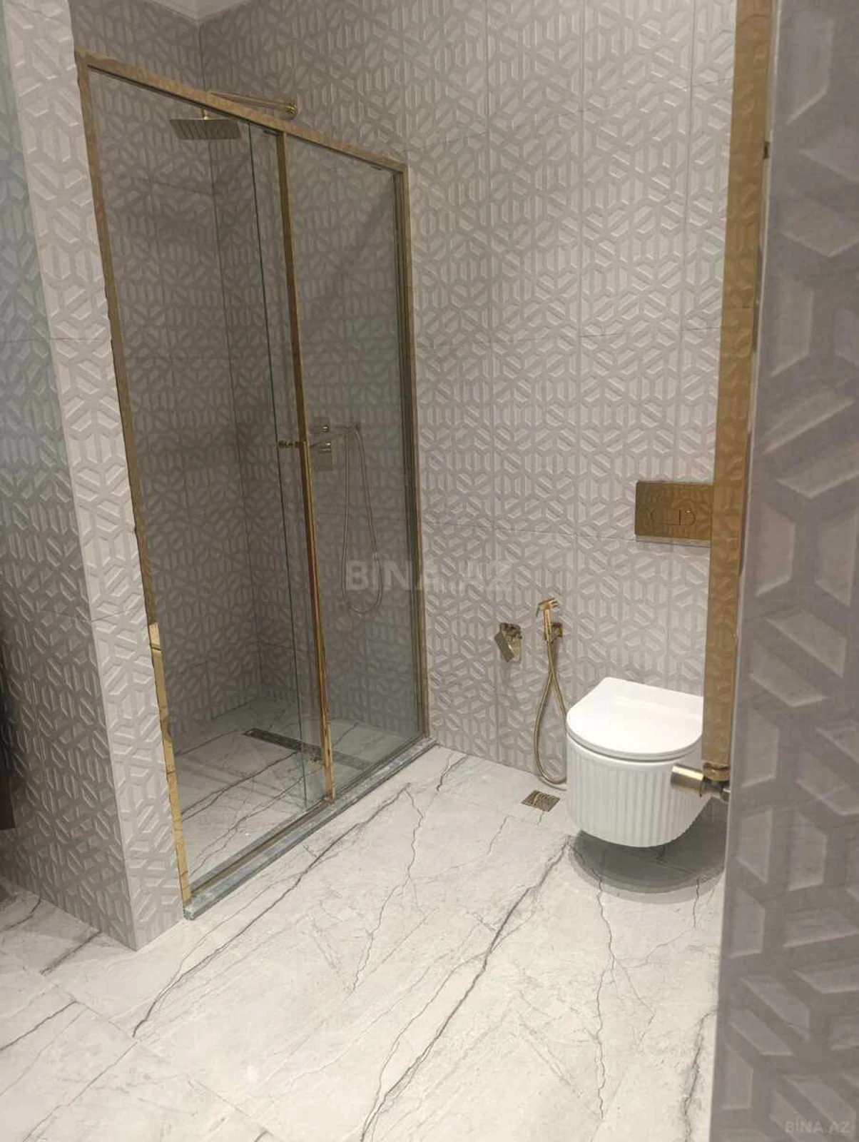 Satılır 3 otaqlı mənzil 142 m²