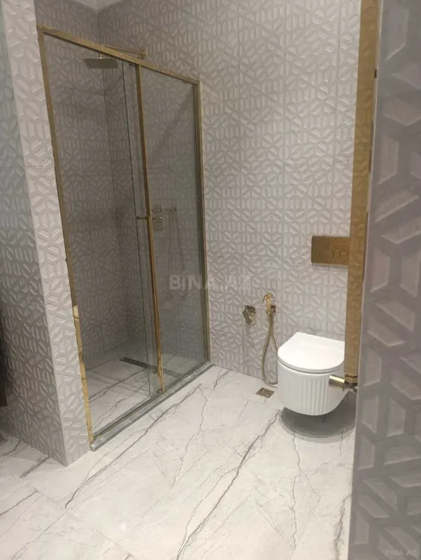 Satılır 3 otaqlı mənzil 142 m²