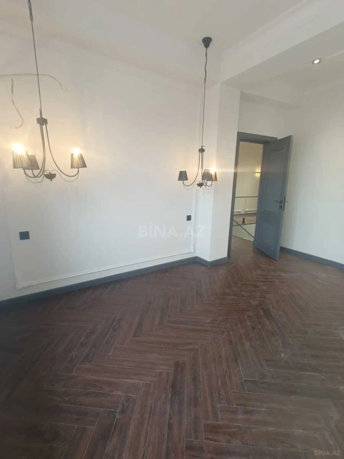 Satılır 3 otaqlı mənzil 142 m²