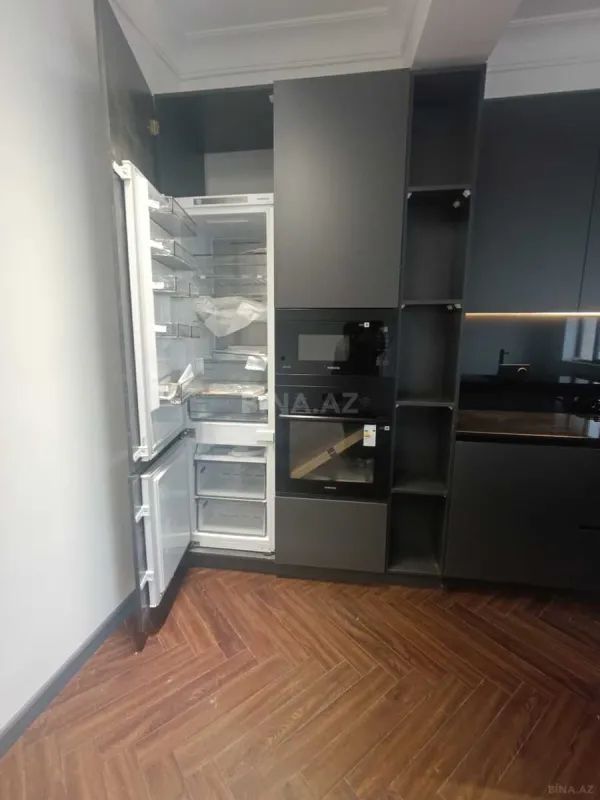 Satılır 3 otaqlı mənzil 142 m²
