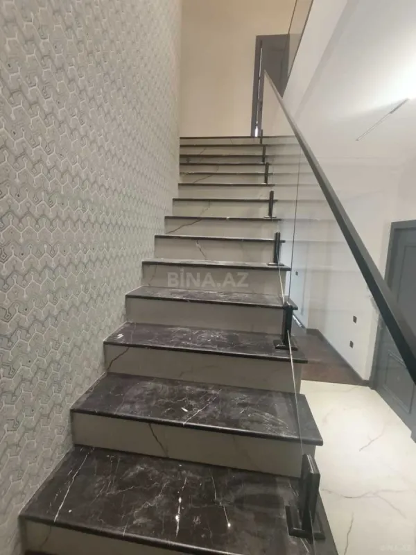 Satılır 3 otaqlı mənzil 142 m²