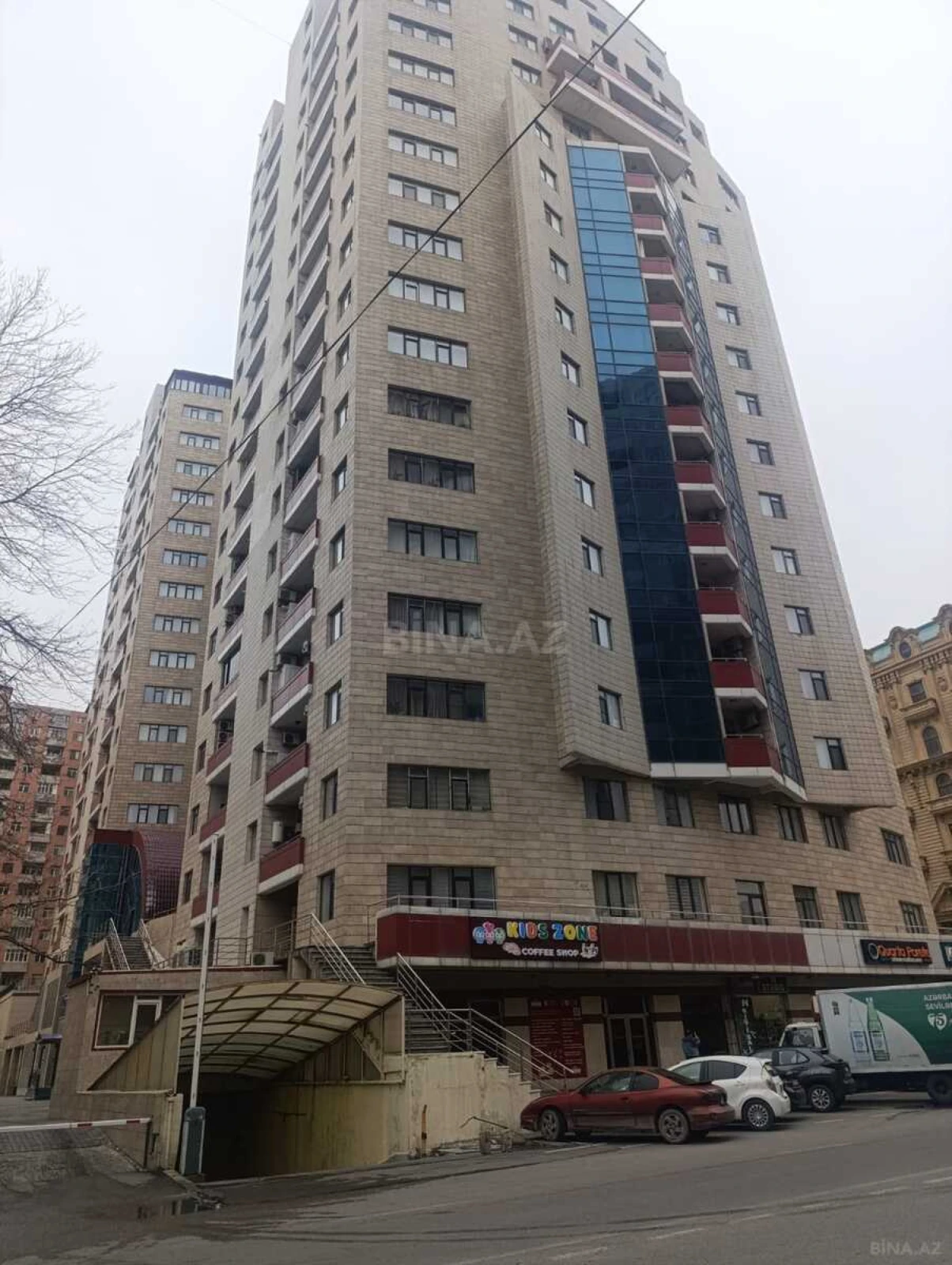 Satılır 3 otaqlı mənzil 142 m²