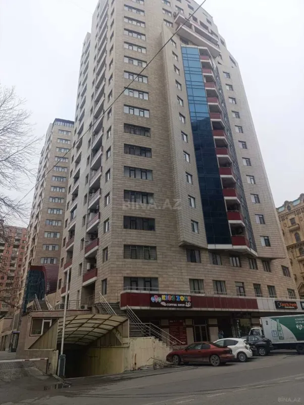 Satılır 3 otaqlı mənzil 142 m²