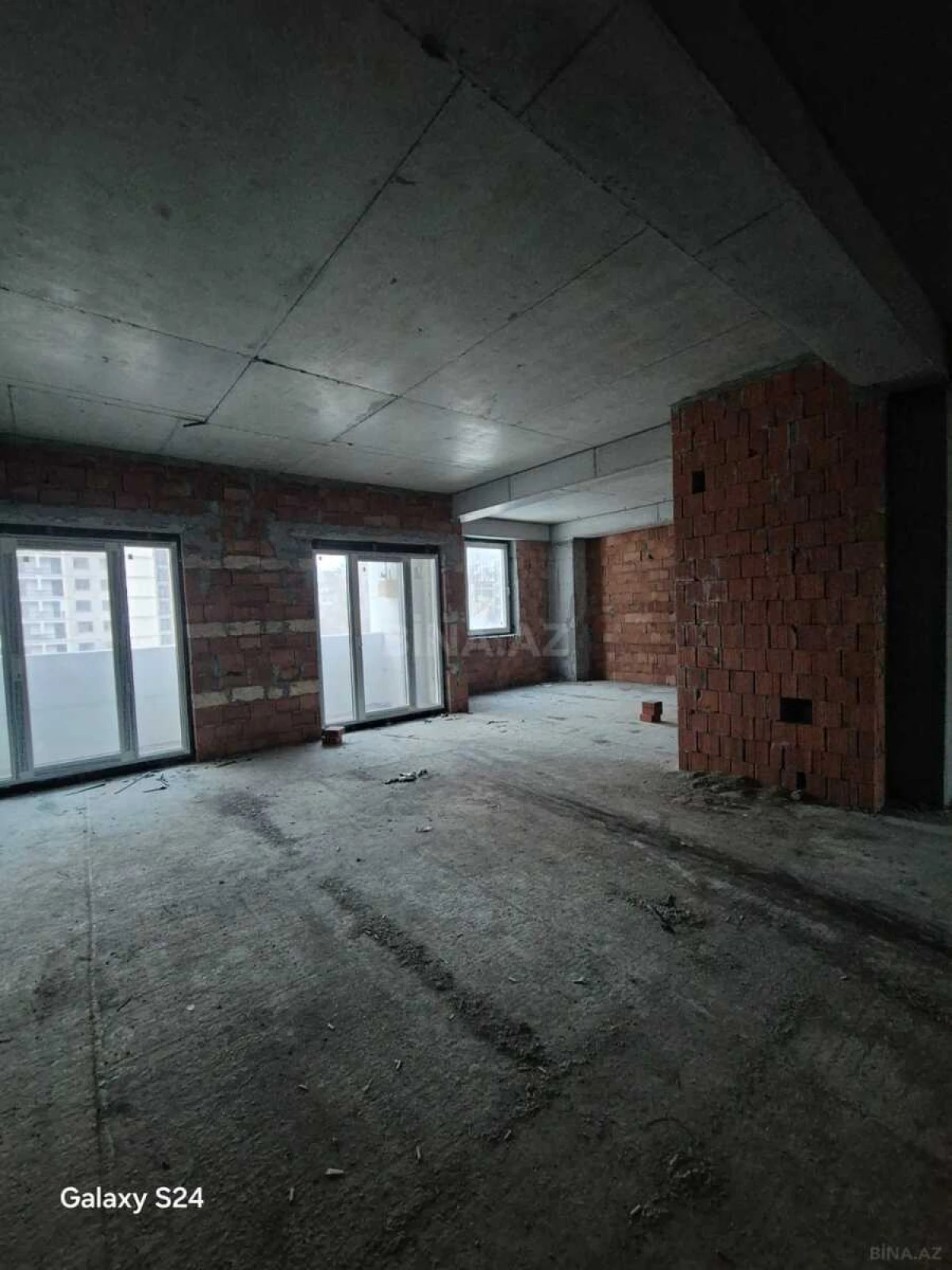 Satılır 2 otaqlı mənzil 90 m²