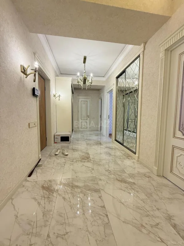 Kirayə verilir 3 otaqlı mənzil 150 m²
