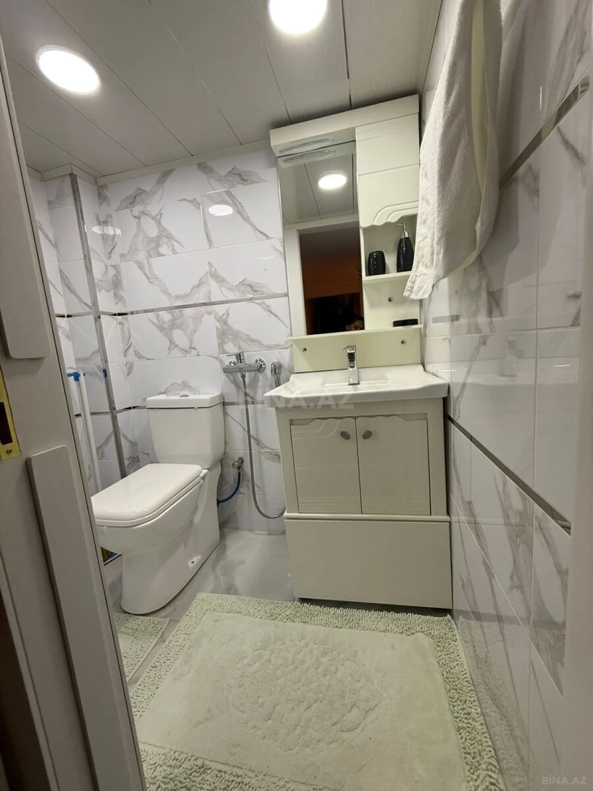 Kirayə verilir 2 otaqlı mənzil 85 m²