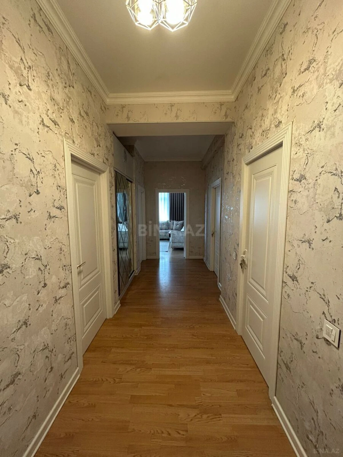 Satılır 3 otaqlı mənzil 98 m²