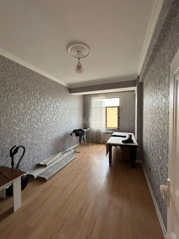 Satılır 3 otaqlı mənzil 98 m²