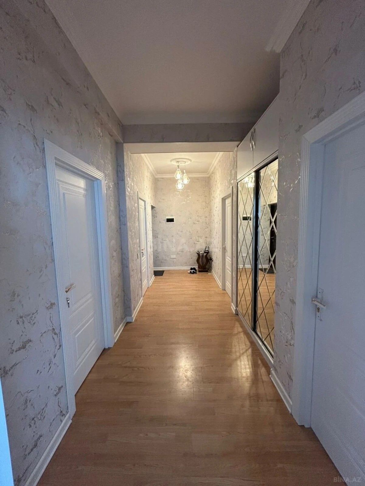 Satılır 3 otaqlı mənzil 98 m²