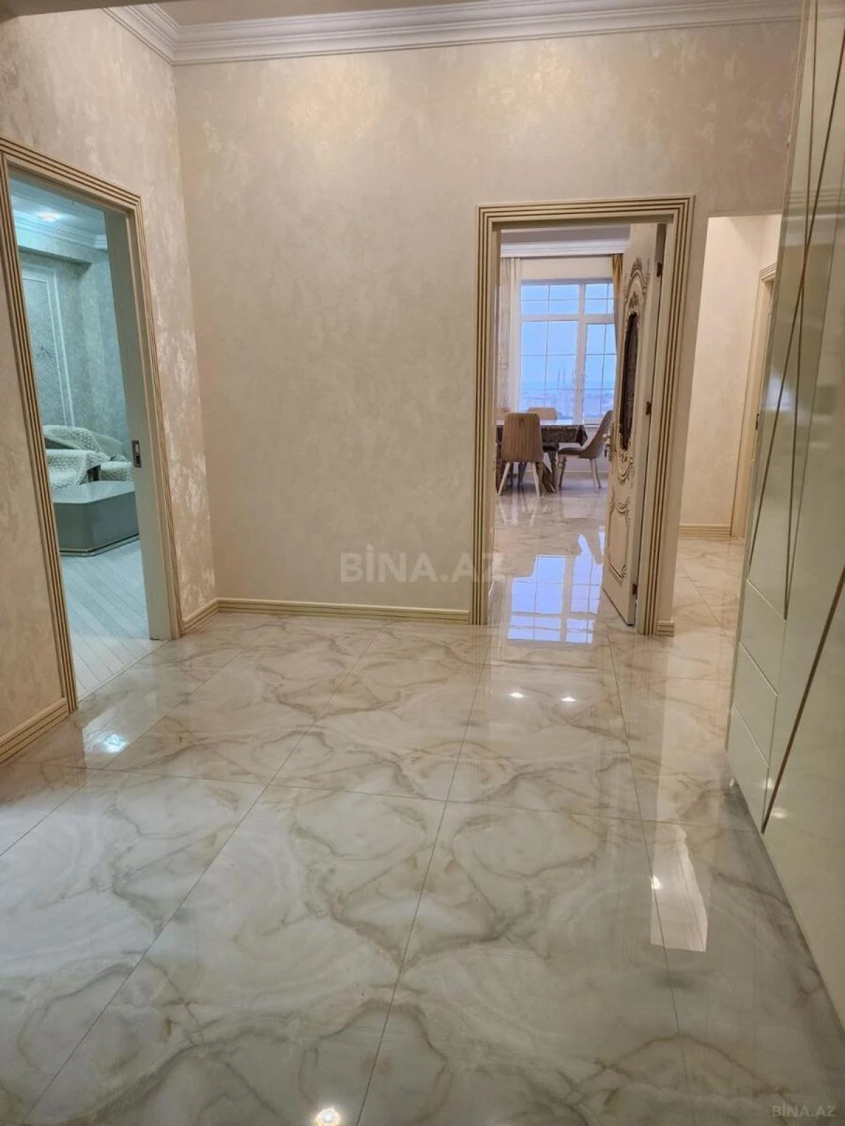 Satılır 3 otaqlı mənzil 106 m²