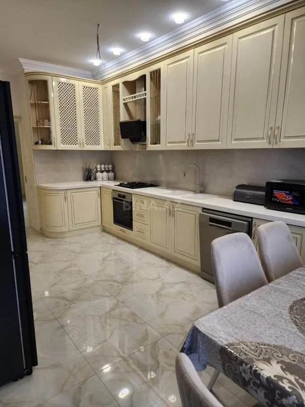 Satılır 3 otaqlı mənzil 106 m²