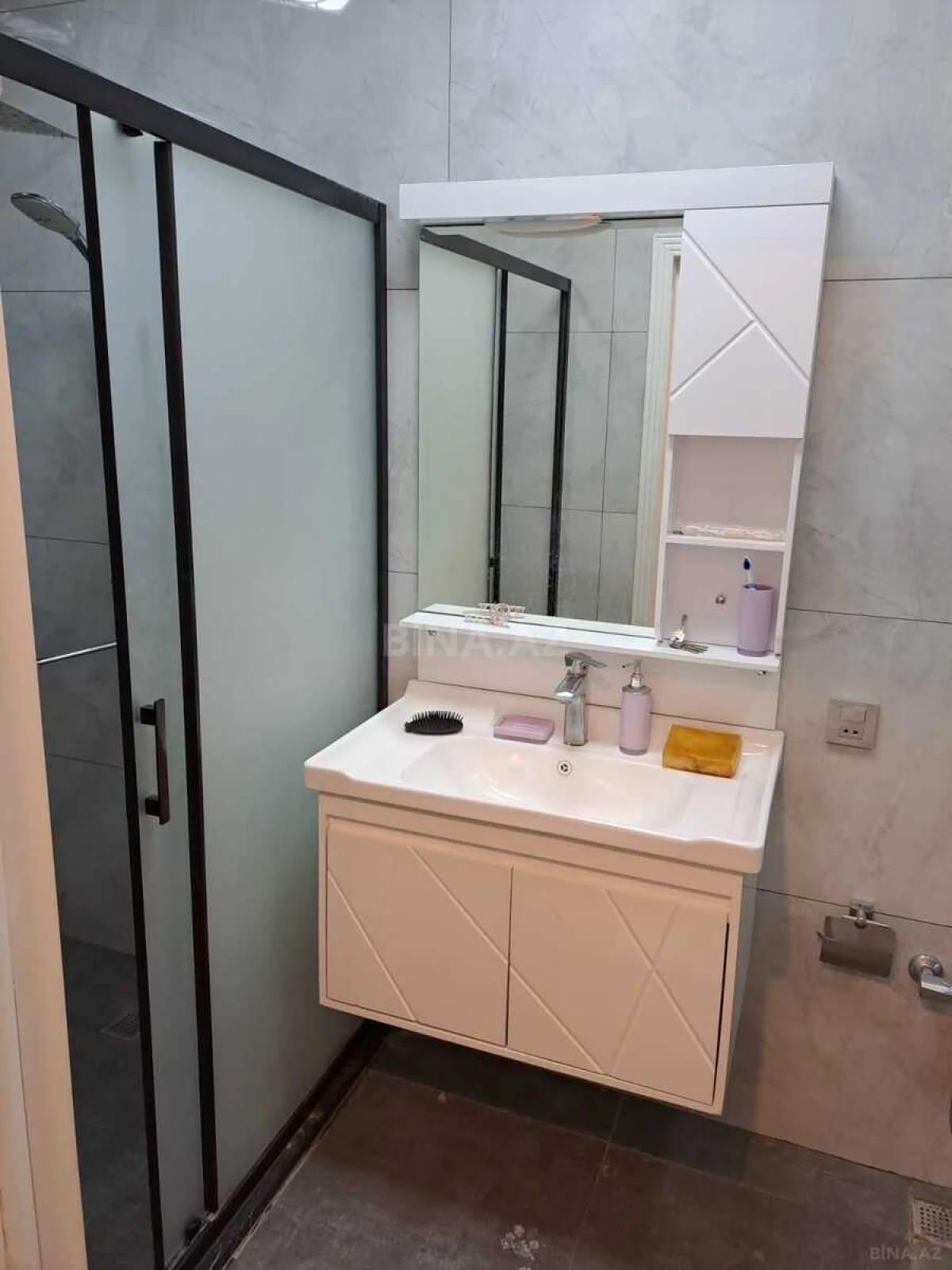Kirayə verilir 2 otaqlı mənzil 65 m²