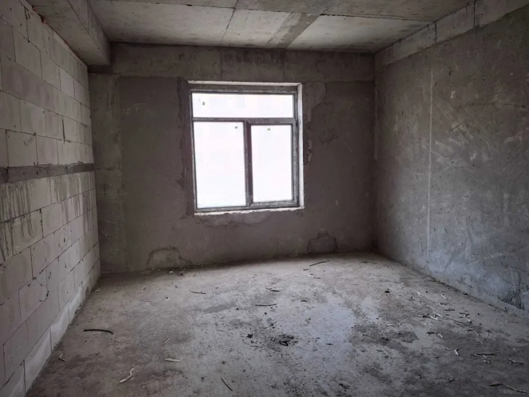 Satılır 4 otaqlı mənzil 216 m²