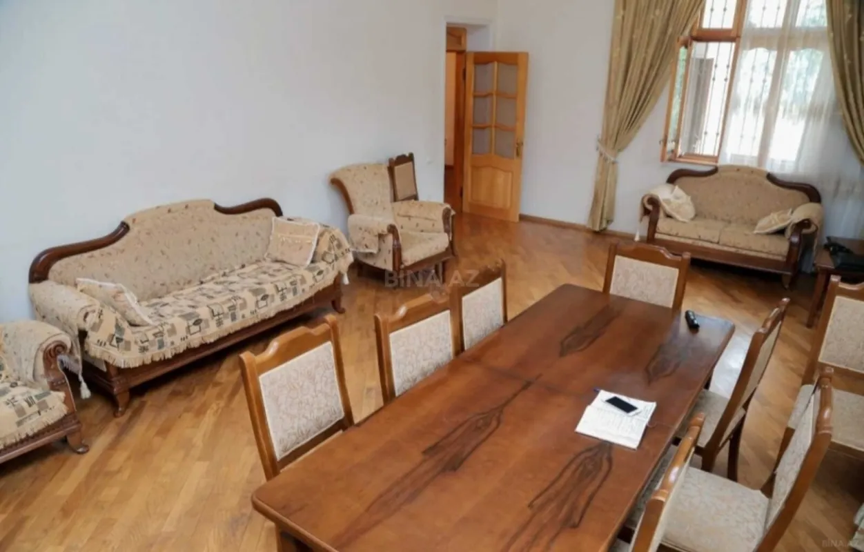 Satılır 7 otaqlı həyət evi 220 m²