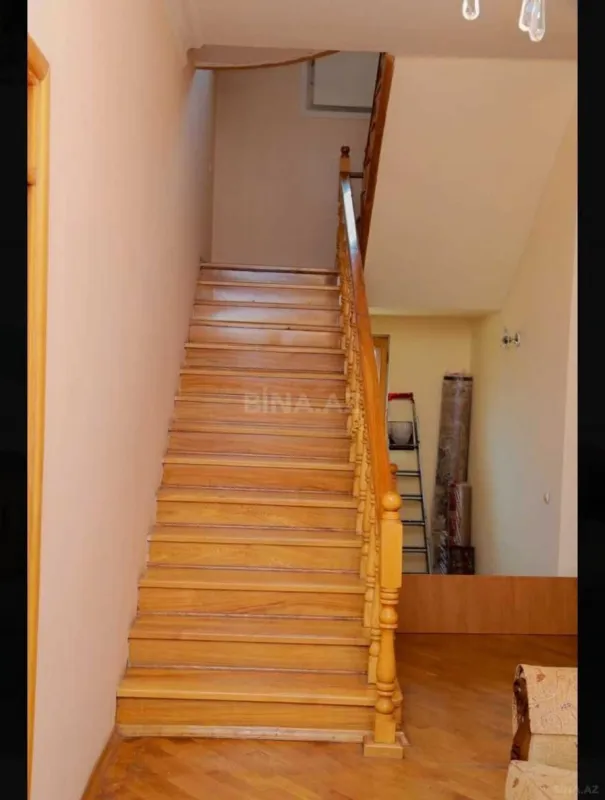 Satılır 7 otaqlı həyət evi 220 m²