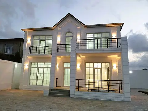 Satılır 5 otaqlı həyət evi 270 m²
