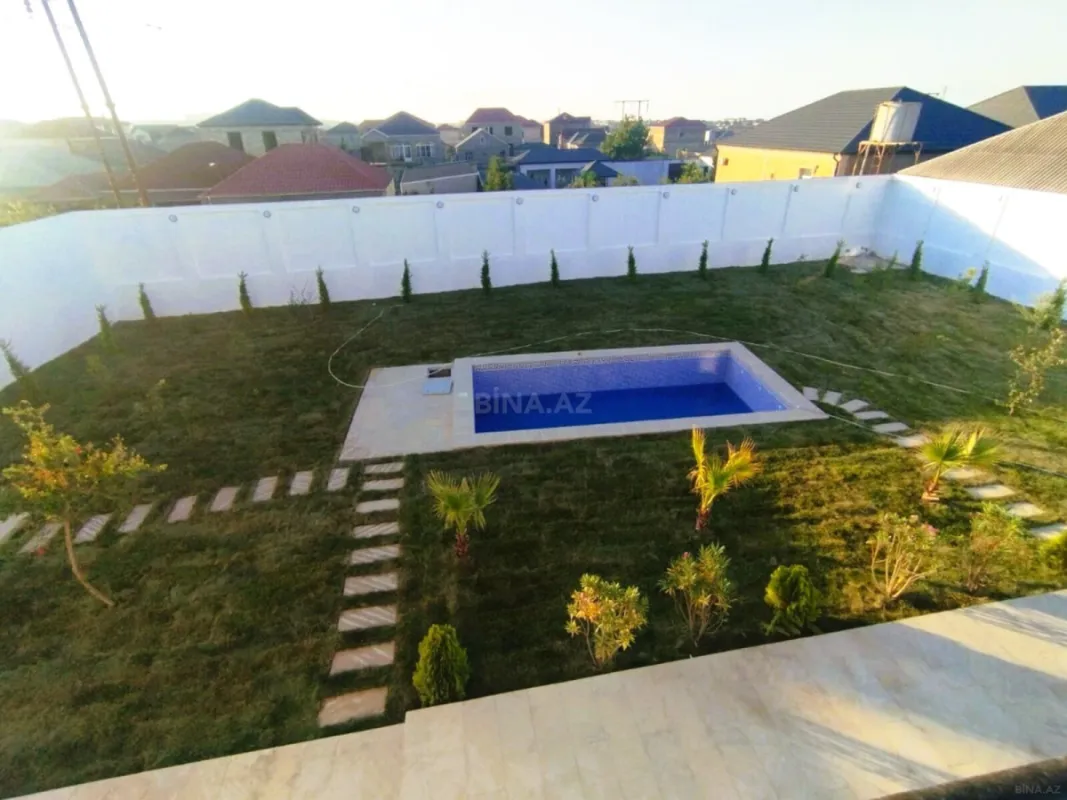 Satılır 5 otaqlı həyət evi 270 m²