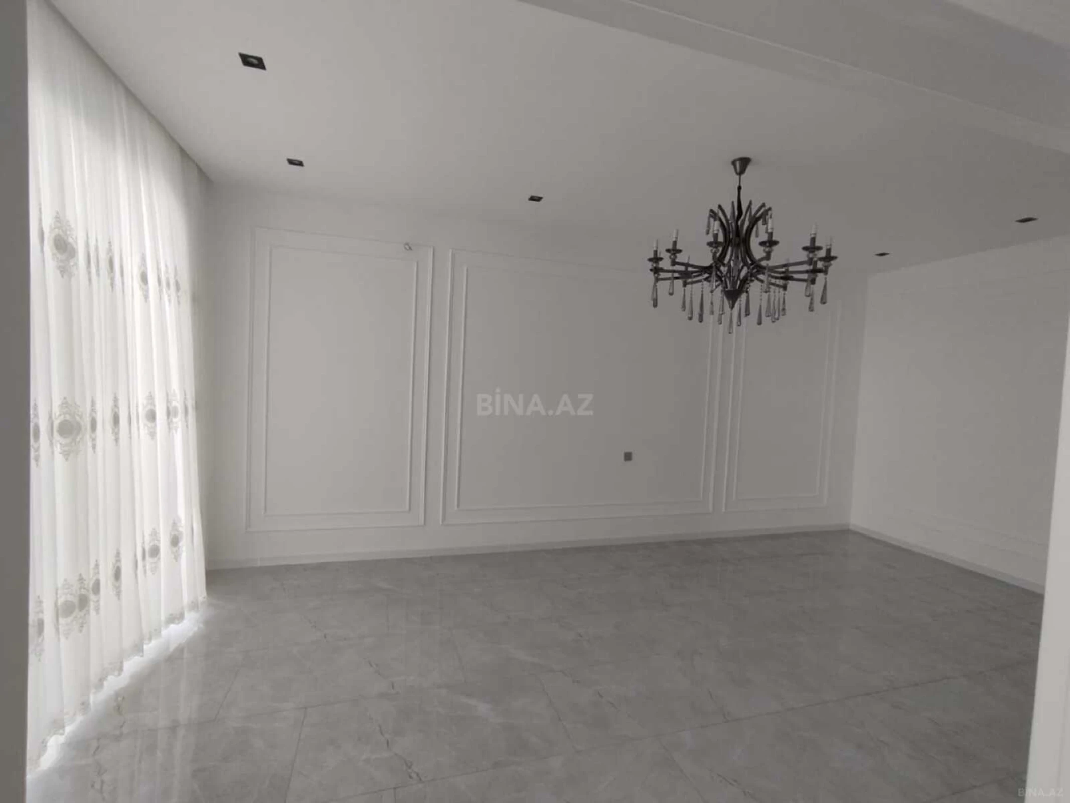Satılır 5 otaqlı həyət evi 270 m²