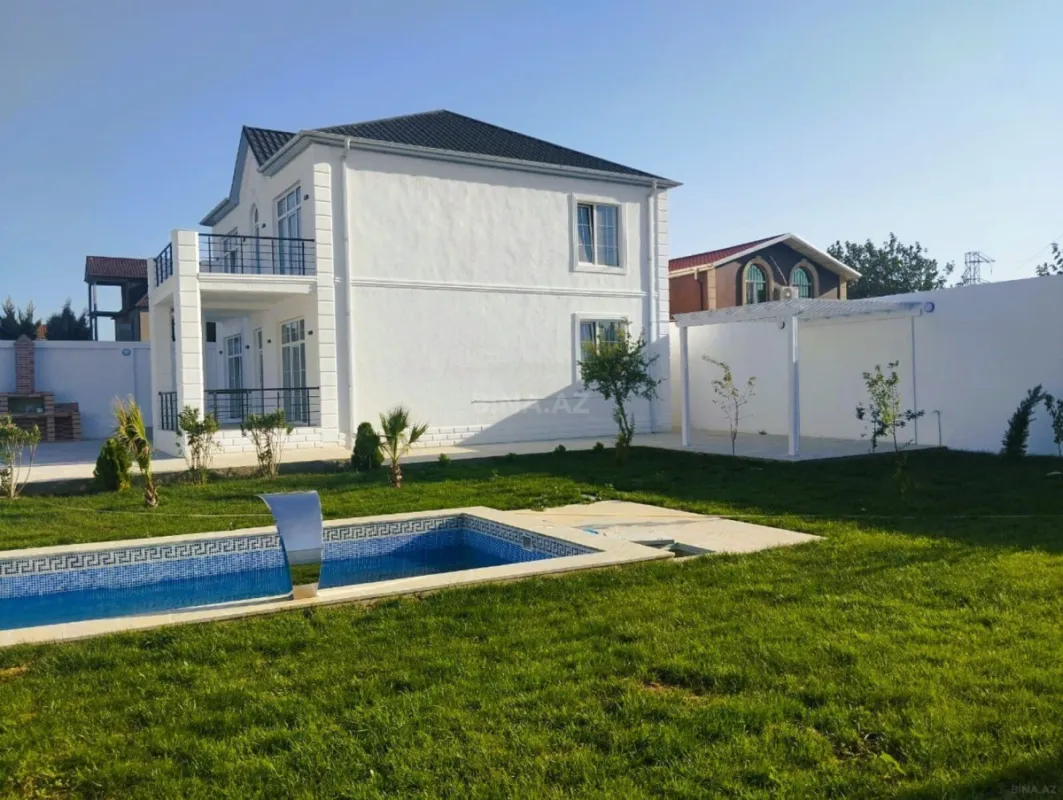 Satılır 5 otaqlı həyət evi 270 m²