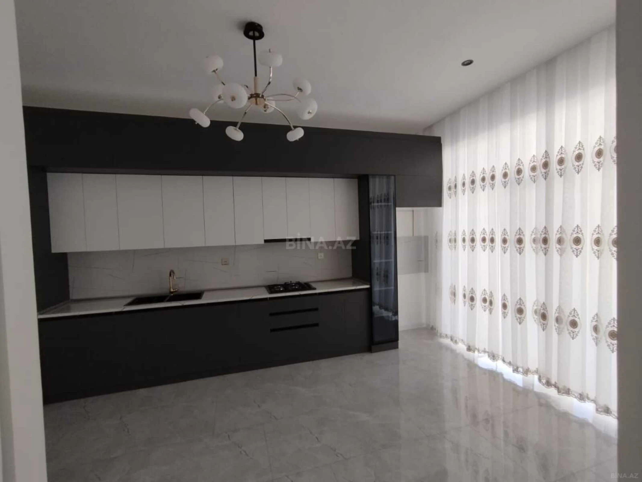 Satılır 5 otaqlı həyət evi 270 m²