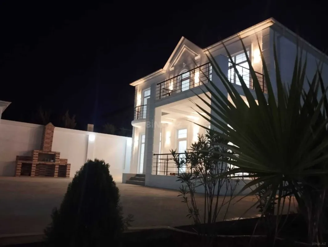Satılır 5 otaqlı həyət evi 270 m²