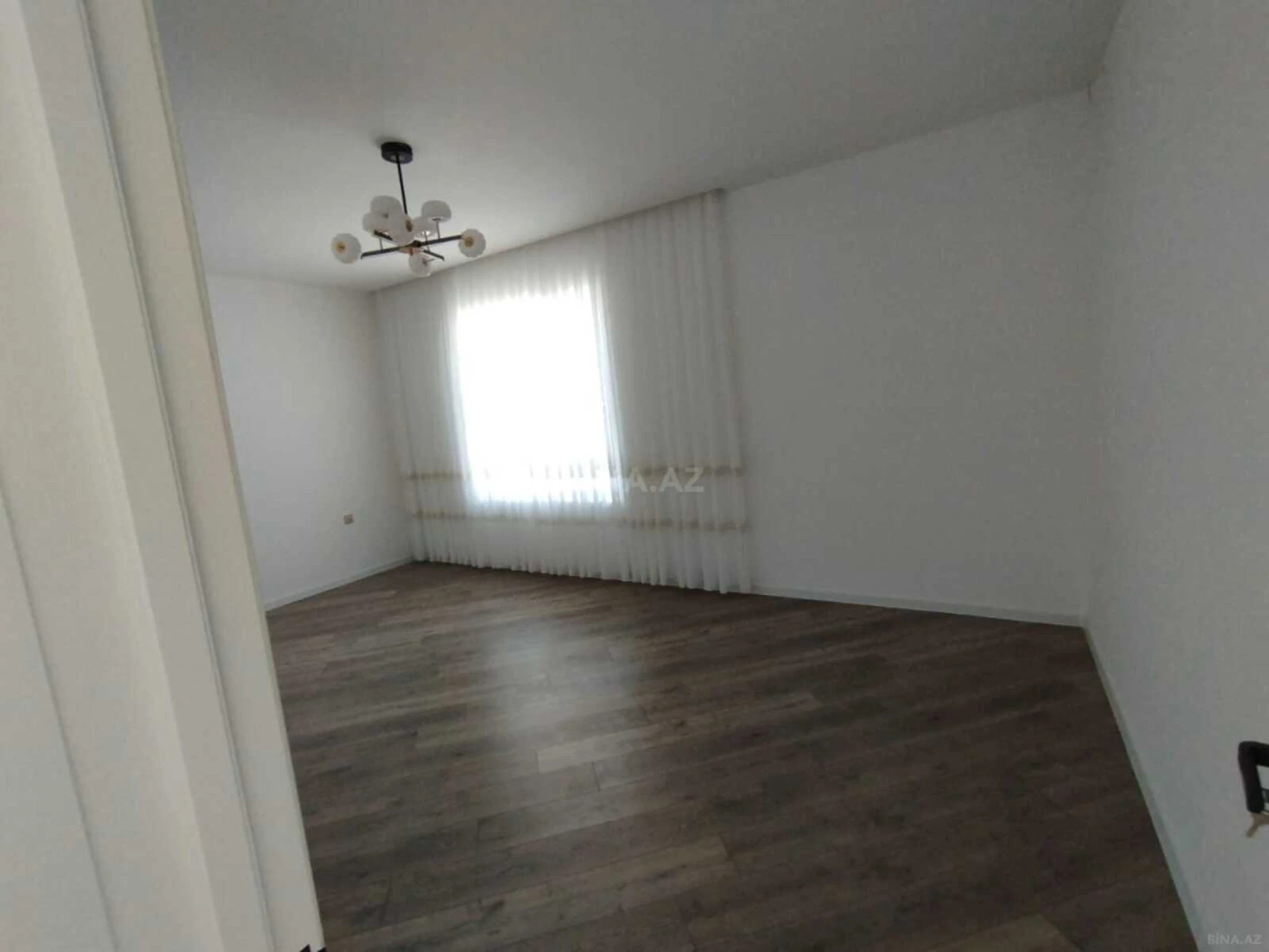Satılır 5 otaqlı həyət evi 270 m²