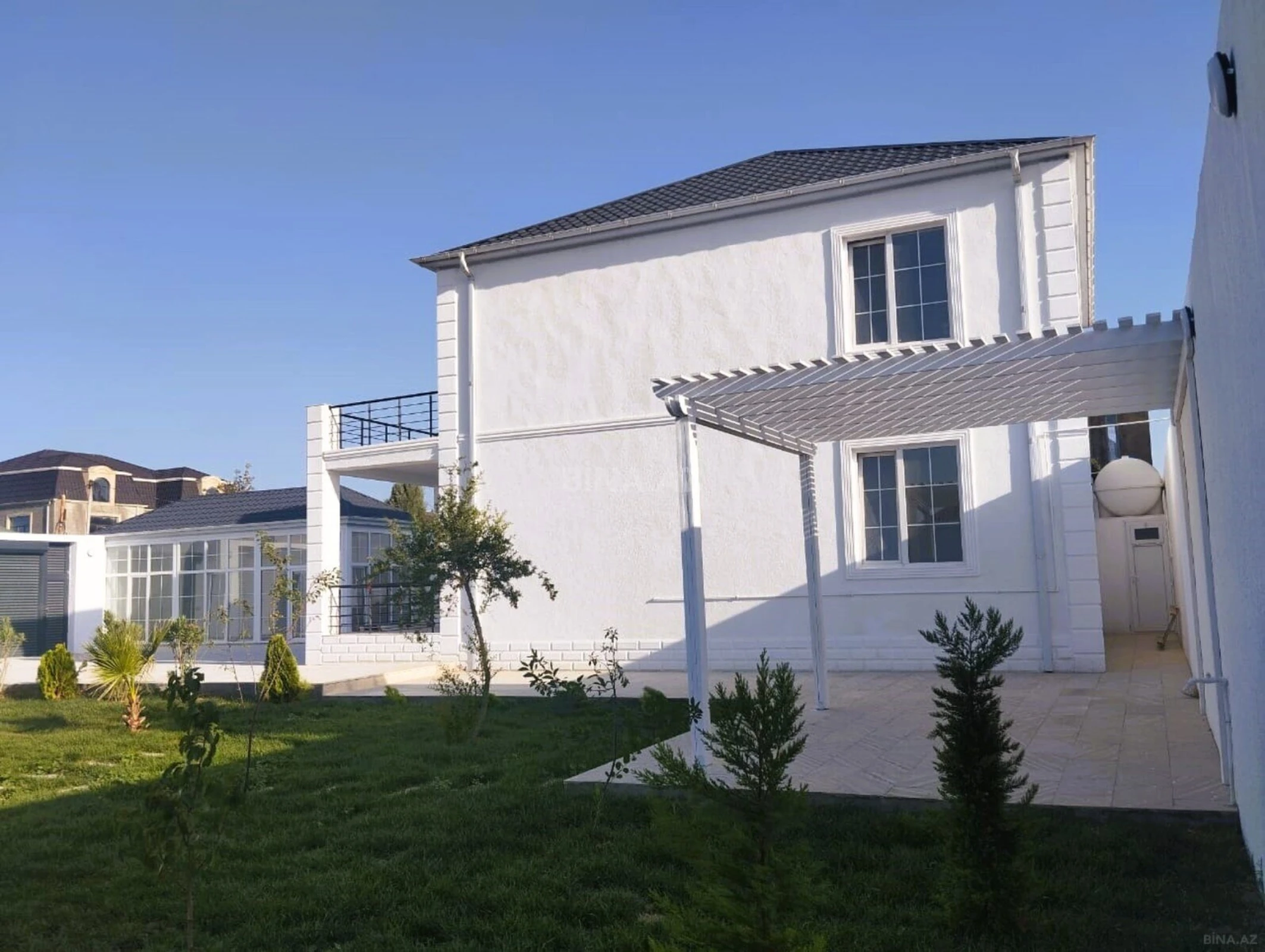 Satılır 5 otaqlı həyət evi 270 m²