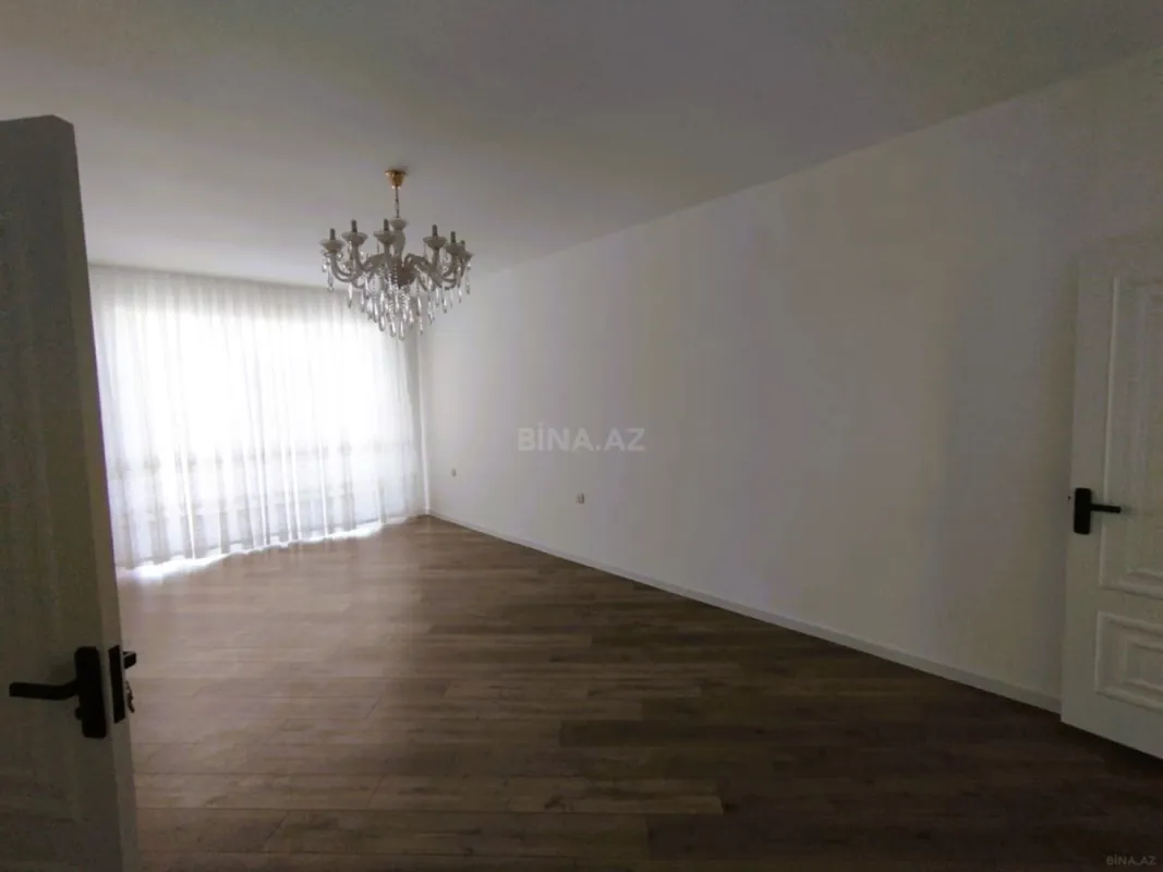 Satılır 5 otaqlı həyət evi 270 m²