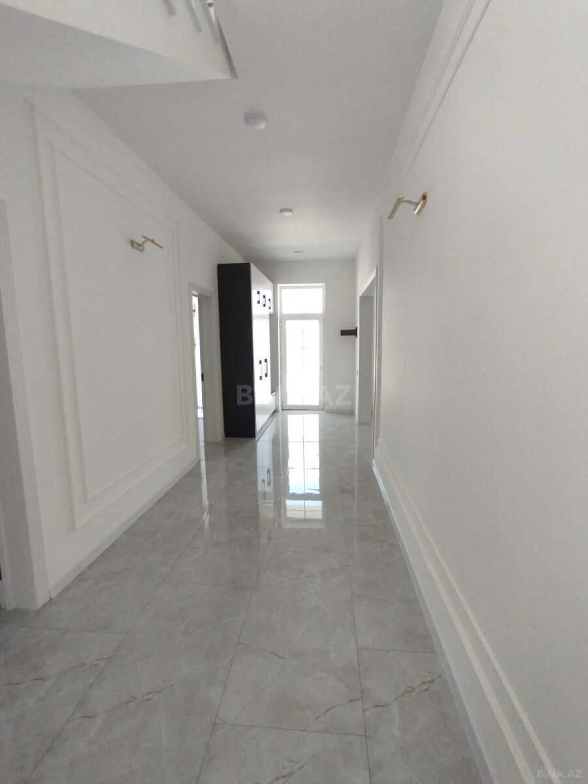 Satılır 5 otaqlı həyət evi 270 m²