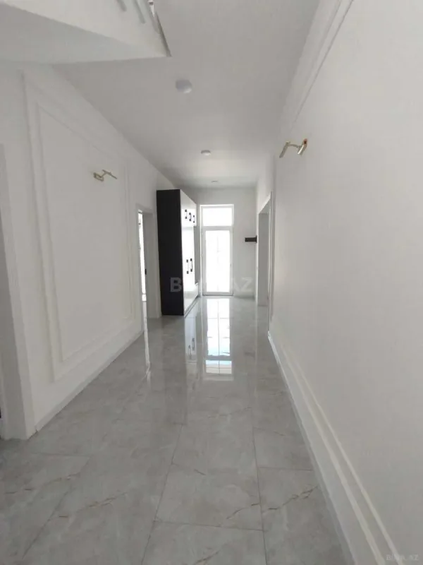 Satılır 5 otaqlı həyət evi 270 m²
