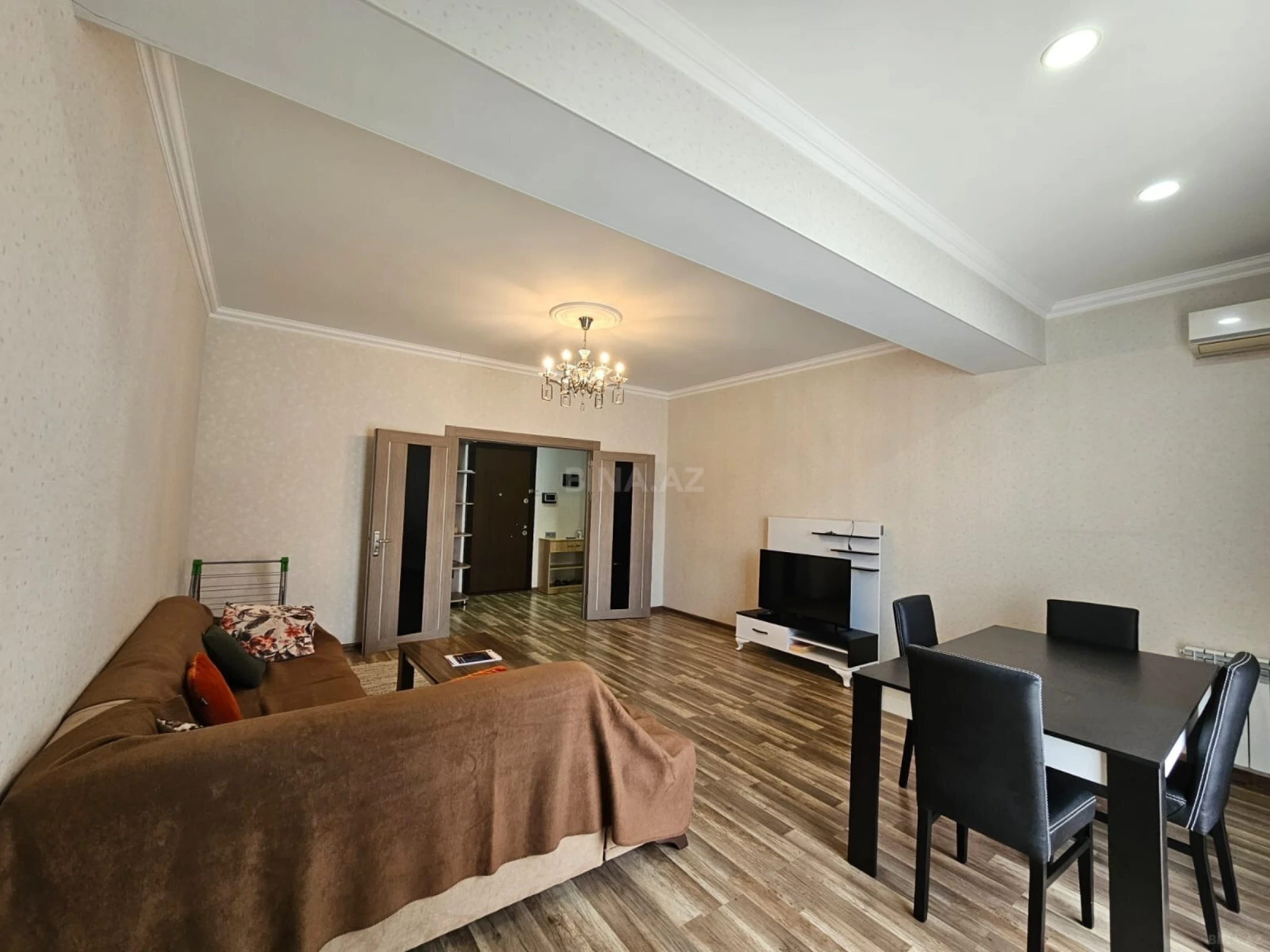Kirayə verilir 2 otaqlı mənzil 96 m²