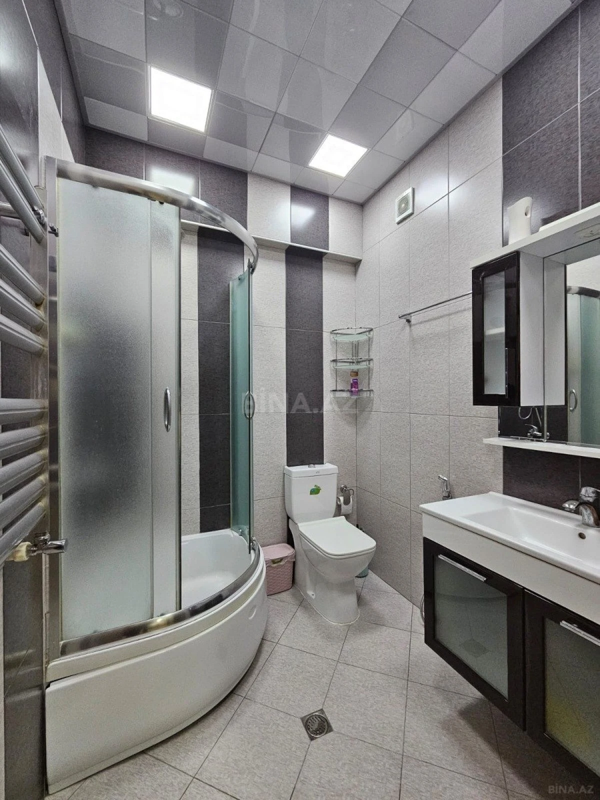 Kirayə verilir 2 otaqlı mənzil 96 m²
