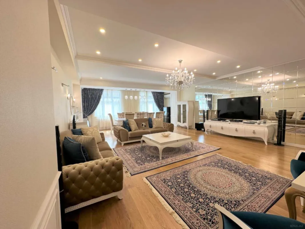 Kirayə verilir 4 otaqlı mənzil 210 m²