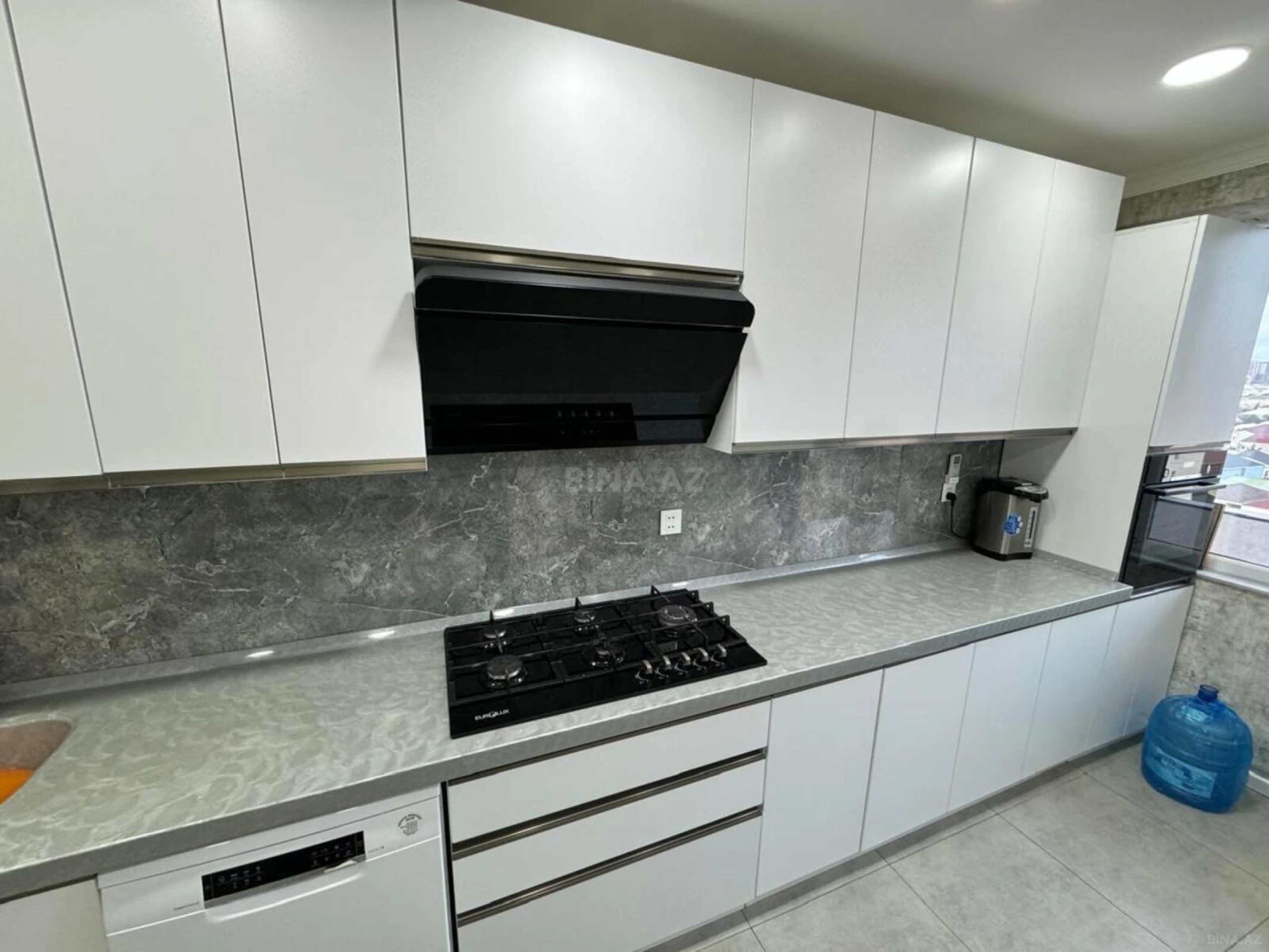 Satılır 3 otaqlı mənzil 130 m²