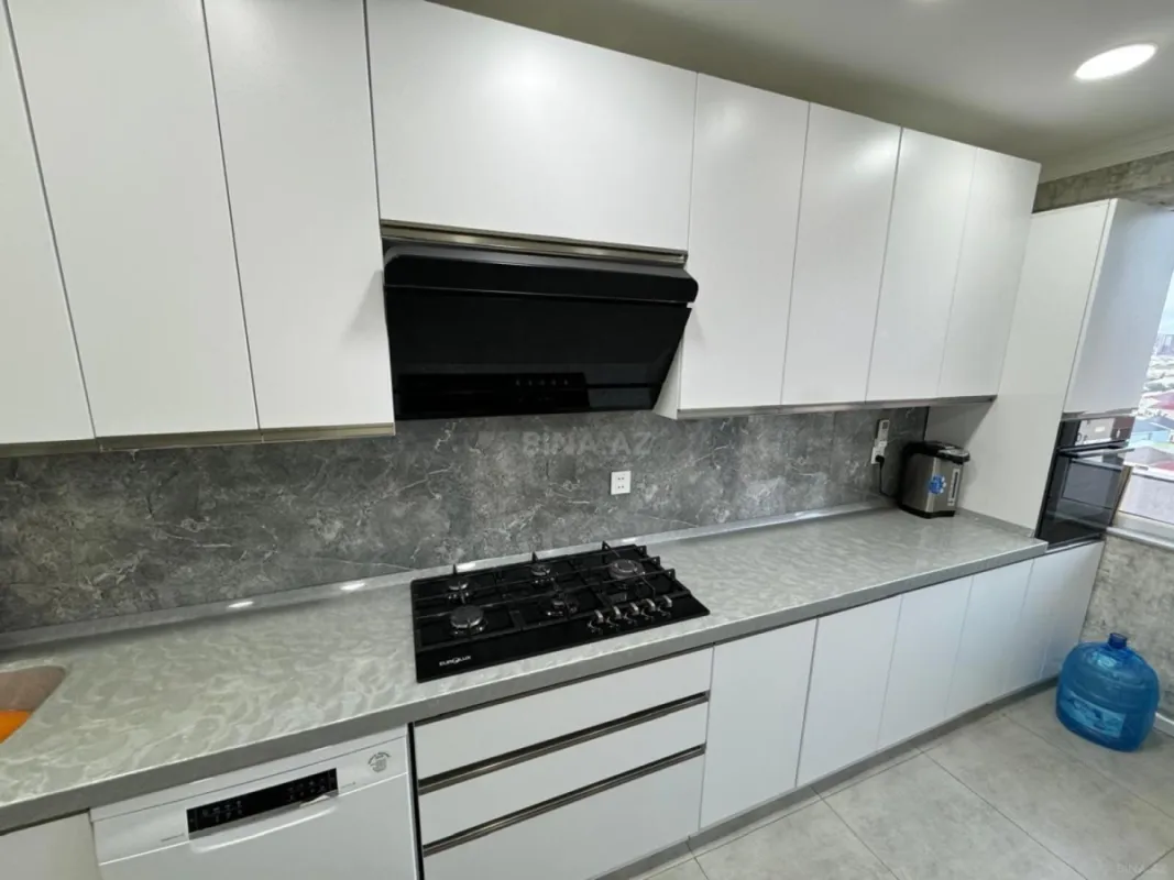 Satılır 3 otaqlı mənzil 130 m²