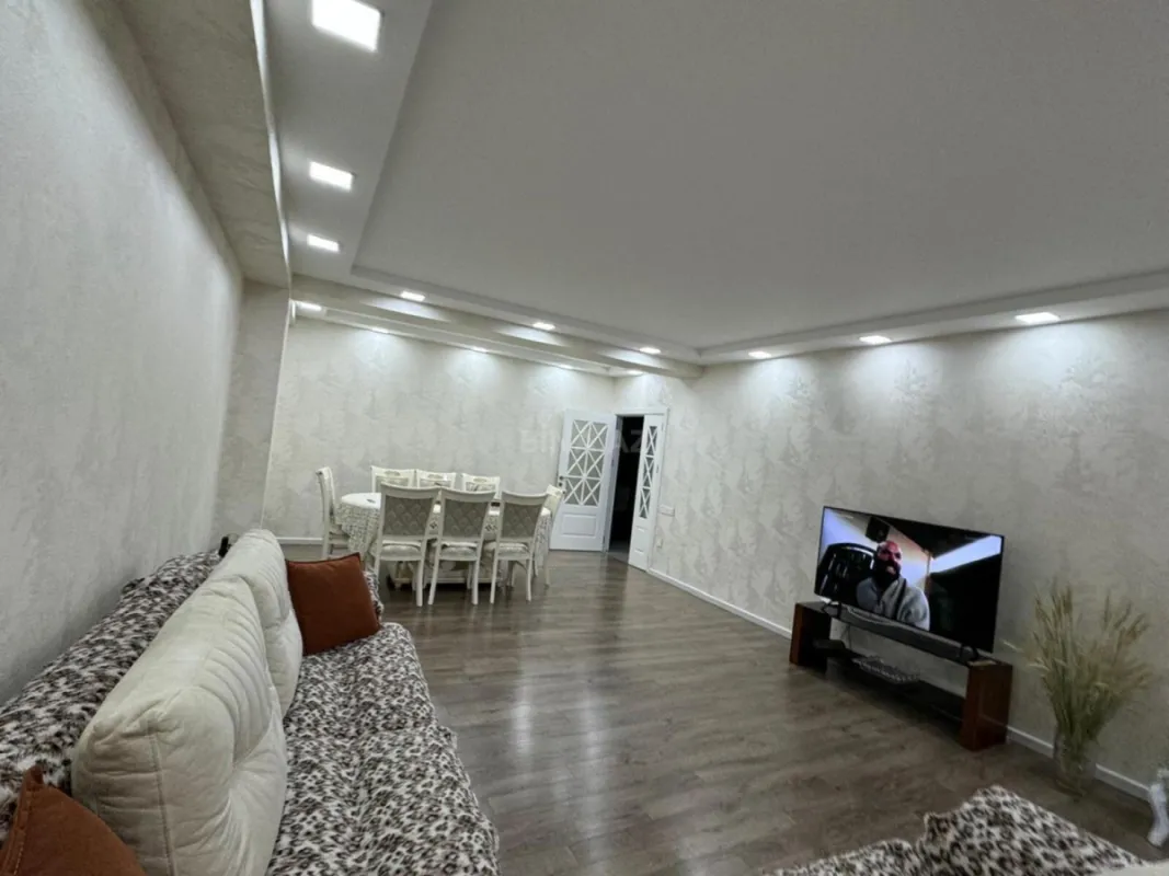 Satılır 3 otaqlı mənzil 130 m²