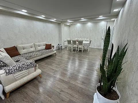 Satılır 3 otaqlı mənzil 130 m²