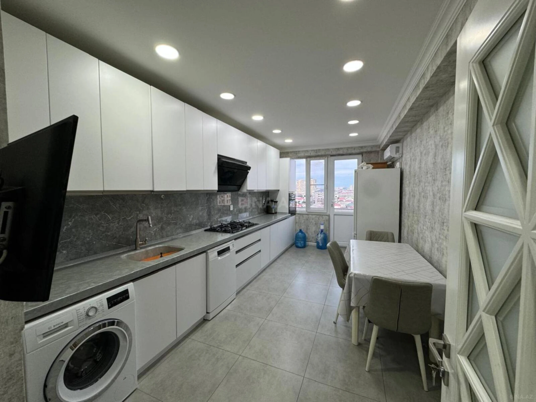 Satılır 3 otaqlı mənzil 130 m²