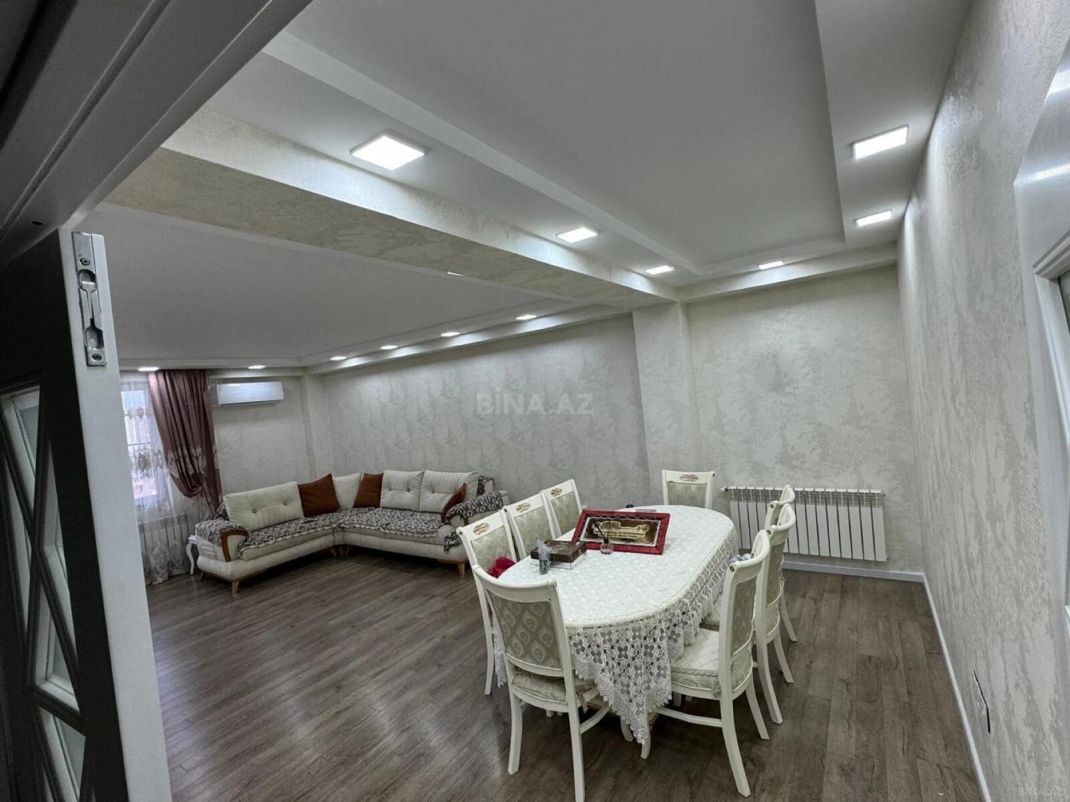Satılır 3 otaqlı mənzil 130 m²