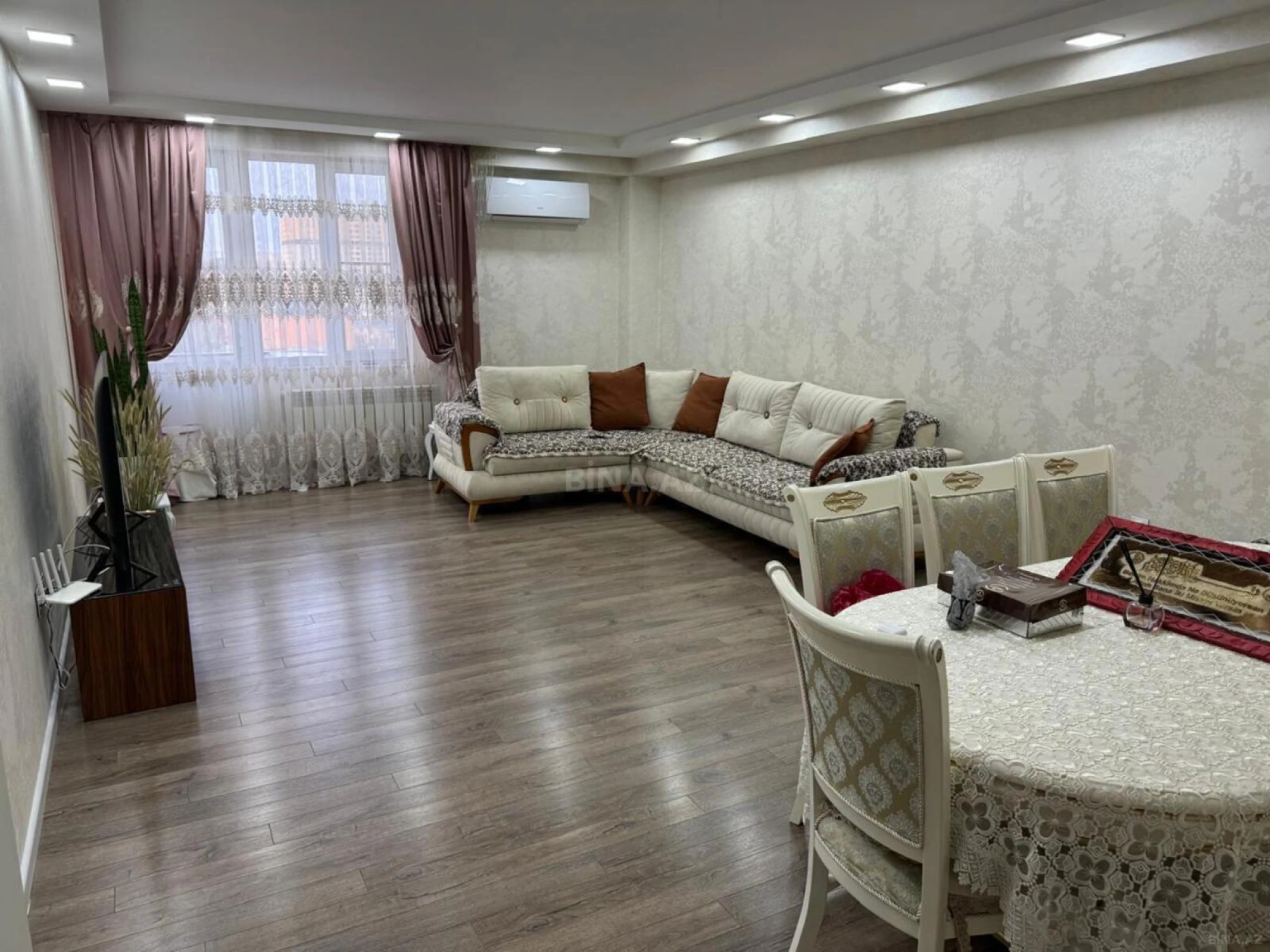Satılır 3 otaqlı mənzil 130 m²