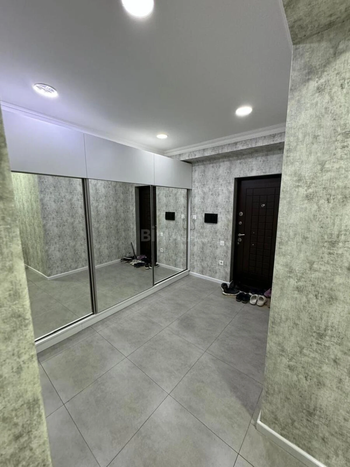 Satılır 3 otaqlı mənzil 130 m²