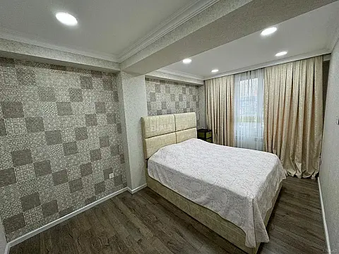 Satılır 3 otaqlı mənzil 130 m²