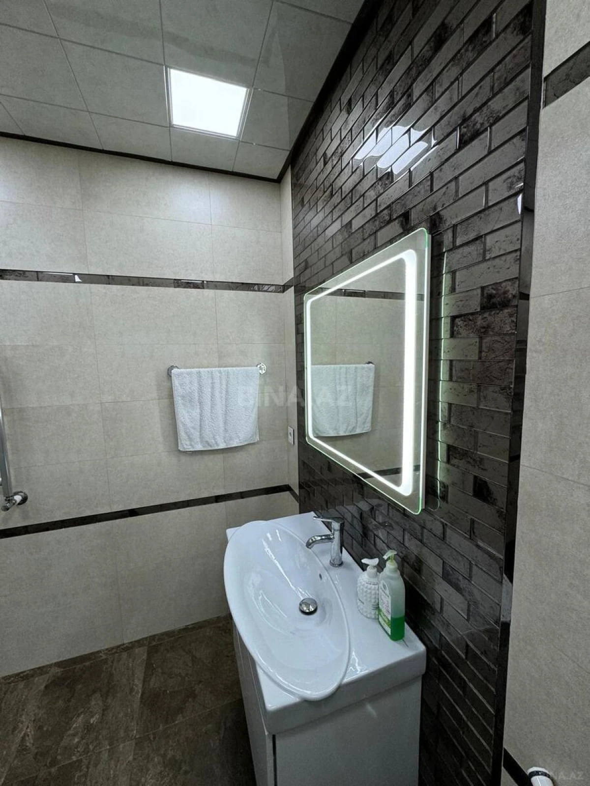 Satılır 3 otaqlı mənzil 130 m²