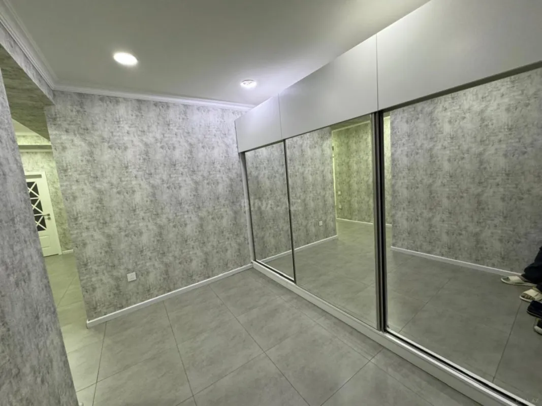 Satılır 3 otaqlı mənzil 130 m²