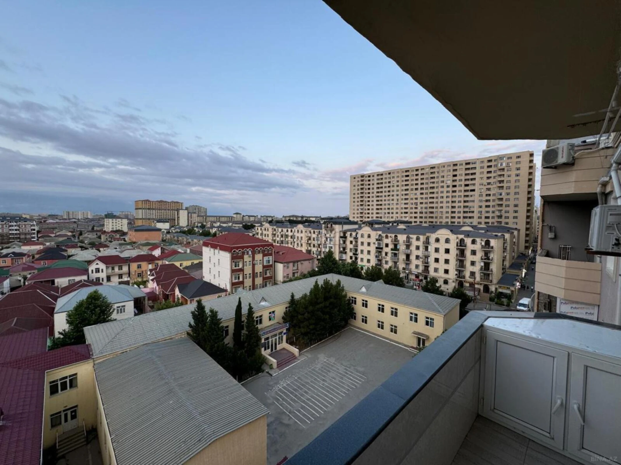 Satılır 3 otaqlı mənzil 130 m²