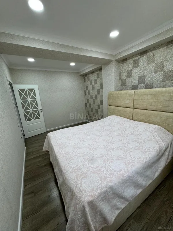 Satılır 3 otaqlı mənzil 130 m²
