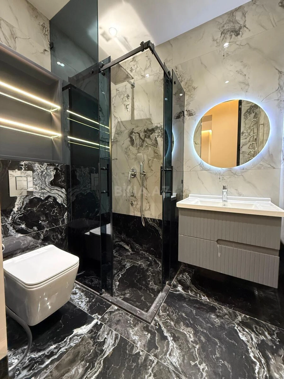 Satılır 2 otaqlı mənzil 65 m²