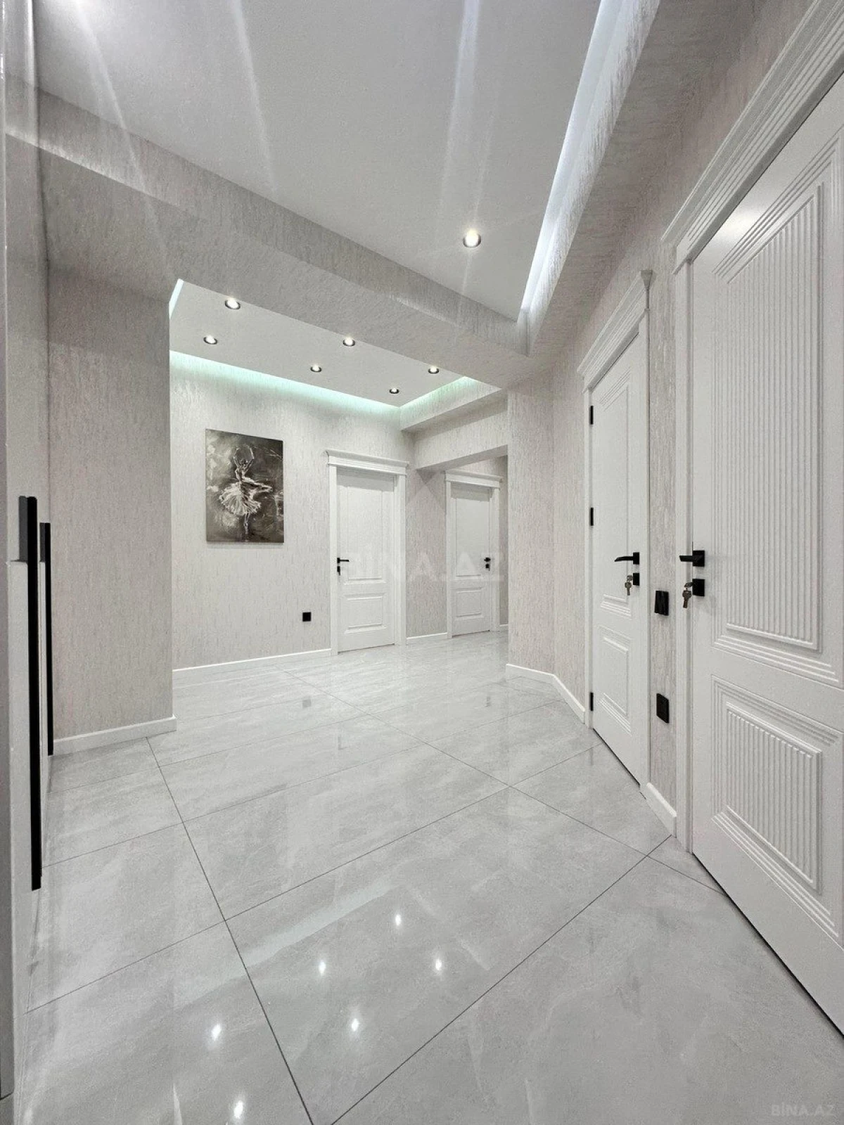 Satılır 3 otaqlı mənzil 107 m²